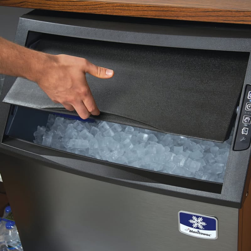 How Does an Ice Maker Work? Put Simply