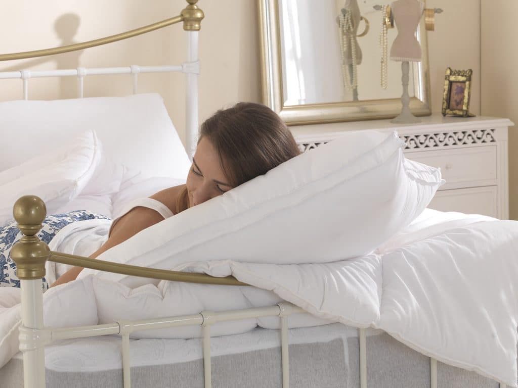 8 Best Down Pillows – Cloud-like Softness and Impressive Support