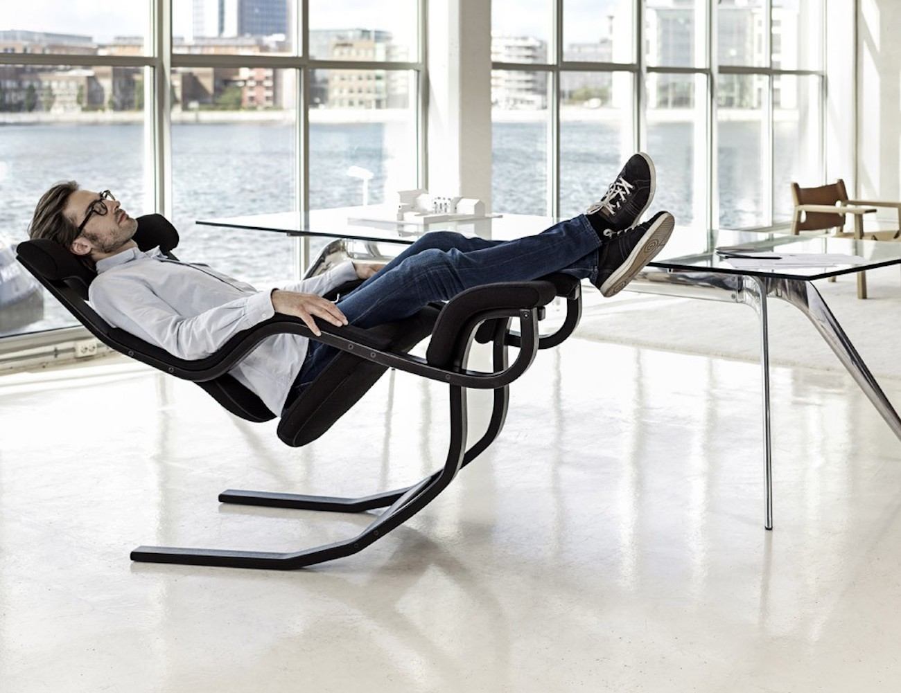 Zero gravity chair for back pain